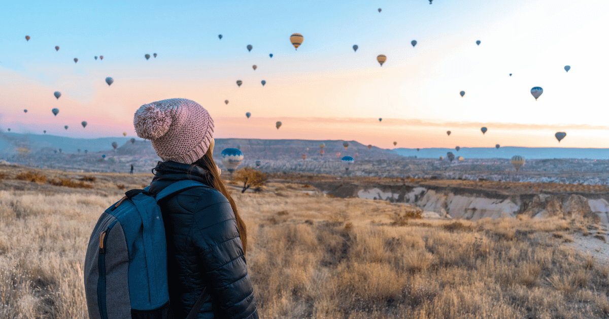 aerial-views-hot-air-ballooning-over-the-dubai-desert